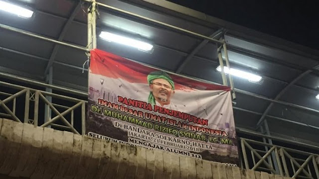 Beredar Spanduk Penjemputan Habib Rizieq Di Bandara