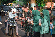  Prajurit Yonzipur 9 Kostrad Gelar Pembagian Takjil Berbuka Puasa