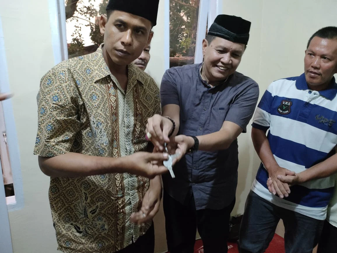 Ketua DPD LPM Kota Padang Irwan Basir Dt. Rajo Alam Resmikan Pemakaian Rumah Bedah Kongsi Badunsanak Kelok Kuranji