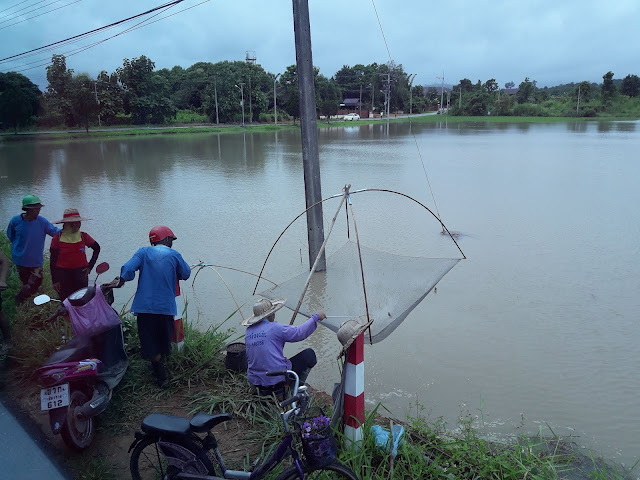   pescadores en el rio Mae Kong