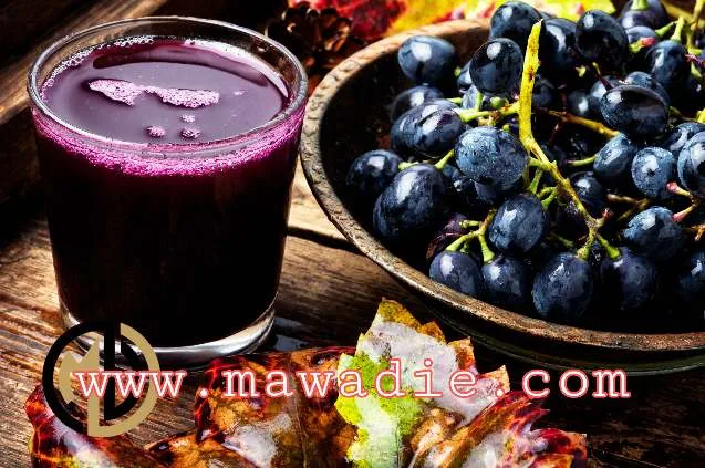 عصير العنب وهو ما ينتج من عصير عند عصر العنب. ويعد عصير العنب علاجا لكثير من الأمراض