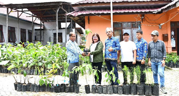 Pemkab Samosir Terima Bibit Tanaman Penahan Longsor Dinas Lingkungan Hidup Pemprov Sumut