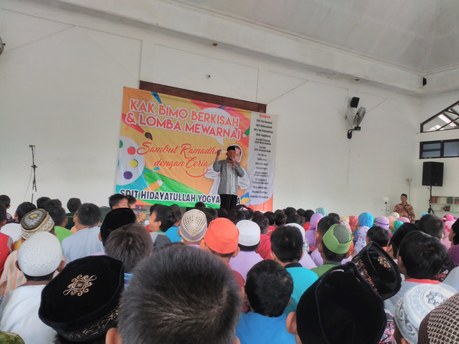 Sabtu 29 04 2017 SDIT Hidayatullah Yogyakarta menyelenggarakan kegiatan Lomba Mewarnai untuk murid TK RA Lomba Menggambar
