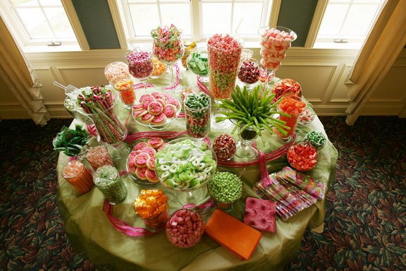 fuschia candy wedding table