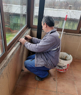 Bekir starts on the tiling