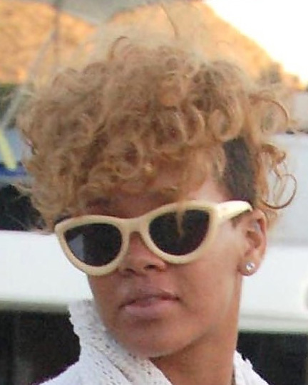 rihanna short hair 2010