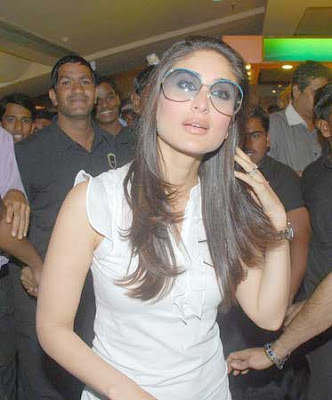 Kareena Kapoor Promotes Kambakkht Ishq Pictures