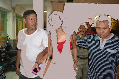 Satpol PP mengamankan seorang perempuan di Fellas Café Padang beberapa waktu lalu. Nas  