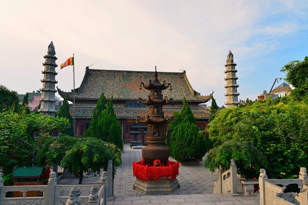 วัดเซียงกว๋อ (Xiangguo Temple)