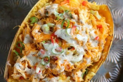 Buffalo Chicken Stuffed Spaghetti Squash #Chicken #HealthyRecipe