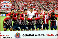 C. D. Chivas de GUADALAJARA - Guadalajara, México - Temporada 2010-11 - Magallón, Mario de Luna, Edgar Mejía, Michel, Reynoso y Arellano; Ponce, Báez, Omar Bravo, Marco Fabián y Bofo Bautista - C. D. GUADALAJARA 1 (Adolfo Bautista), INTERNACIONAL DE PORTO ALEGRE 2 (Giuliano y Bolívar) - 11/08/2010 - Copa Libertadores de América, final, partido de ida - Guadalajara (México), estadio Omnilife