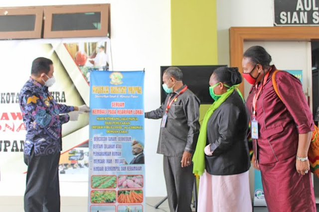 Rustan Saru Terima Kunjungan dan Pemantauan Penanganan COVID-19 di Kota Jayapura oleh Anggota Majelis Rakyat Papua (MRP)
