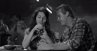 Film debut of Lee Majors, playing the small role of Lucy Harbin's (Joan Crawford's) husband in the flashback scene. He got the part when his good friend Rock Hudson asked William Castle to please find a job for the twenty-three-year-old actor. (IMDB)