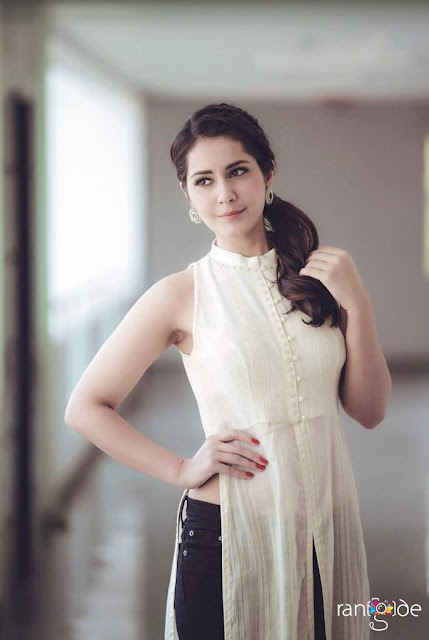 Hot actress raashi khanna latest pics