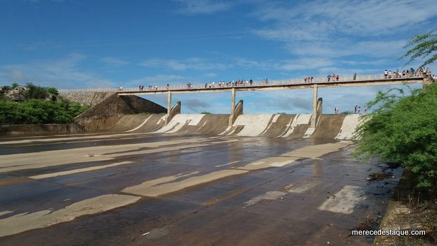 Açude de Poço Fundo volta a "sangrar" após vários anos de seca severa