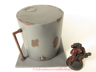 Miniature 25-28mm scale rusted vertical storage tank T577 - top view - UniversalTerrain.com
