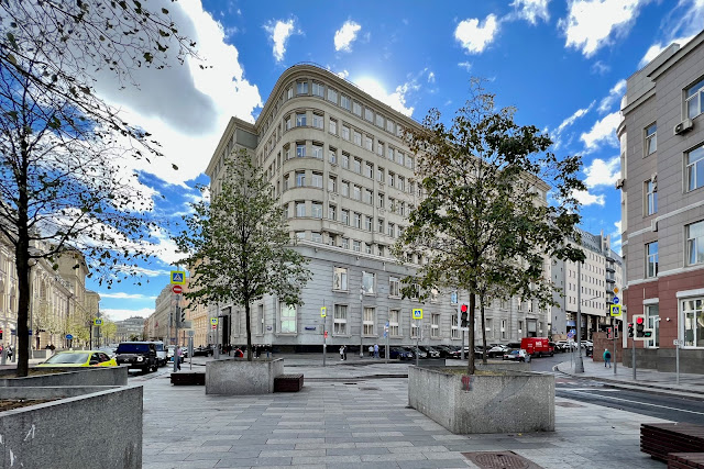 Неглинная улица, Рахмановский переулок, Федеральная налоговая служба РФ – бывшее здание Всекомпросвета