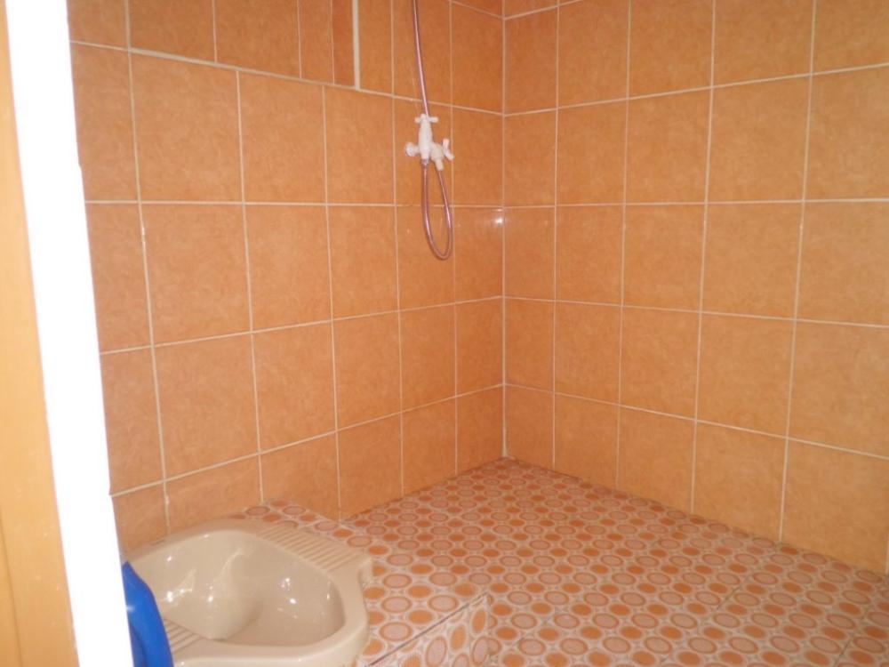  Kamar  mandi  shower dengan WC  jongkok  WAJIB BACA