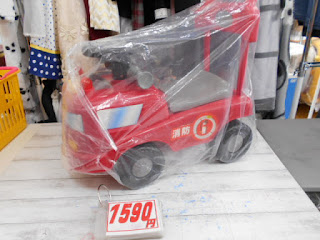 中古品　乗用玩具　消防車　１５９０円