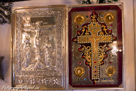 Τέσσερεις Ιεροί Λίθοι σε Σταυροθήκη Τιμίου Ξύλου http://leipsanothiki.blogspot.be/