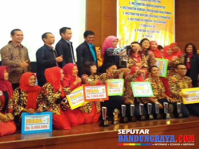 Kota Bandung Juara Umum Apresiasi GTK PAUD dan DIKMAS Berprestasi Jabar 2017