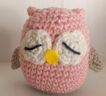 http://entrehilosyalgomas.blogspot.com.es/2015/03/tutorialcomo-hacer-un-buhito-amigurumi.html