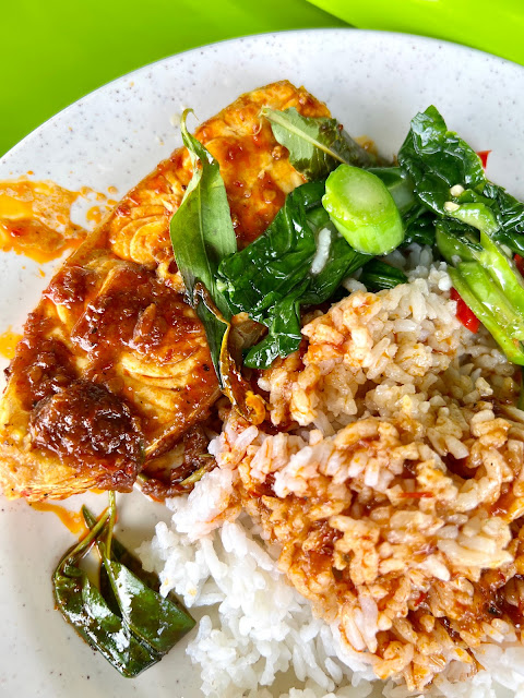 Makan Asam Pedas Di Restoran Sri Pantai Kampung Sungai Melayu