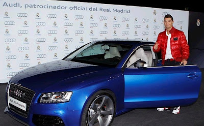 Cristiano Ronaldo with an spectacular blue Audi RS5
