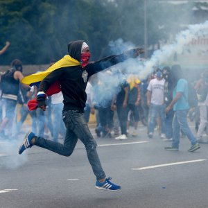 Venezuela, continuano le manifestazioni contro il governo: 12 morti