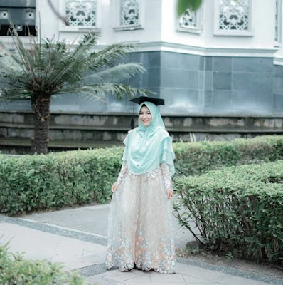 Gambar model hijab wisuda wajah bulat terbaru