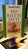 http://villasukkakirjahyllyssa.blogspot.fi/2016/11/roald-dahl-iso-kiltti-jatti.html