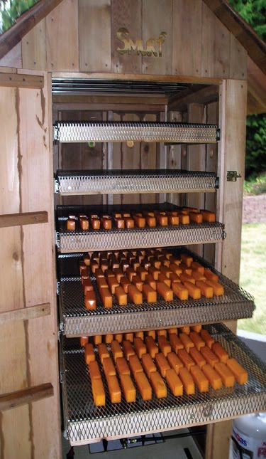 building a smoker out of wood