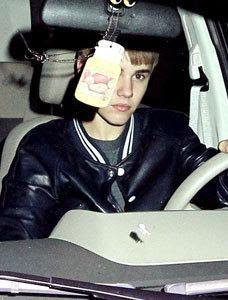 Raise your middle finger, Justin Bieber Apologize