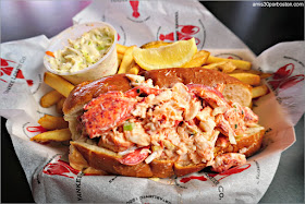 Tradicional Lobster Roll del Yankee Lobster en Boston