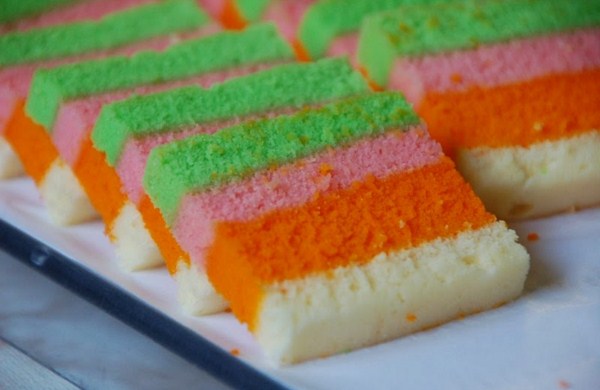 Resep Bolu Kukus Pelangi Sederhana, Cara Membuat Bolu Kukus Pelangi Sederhana