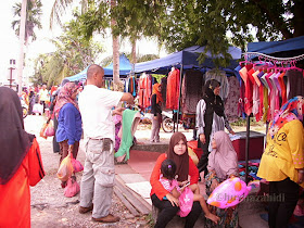 suasana pasar kemboja di parit buntar