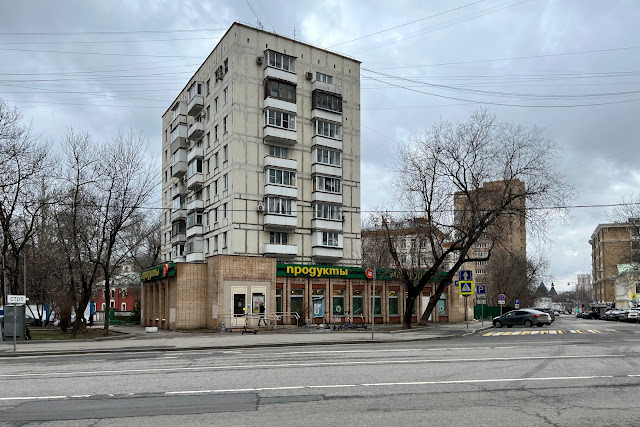 Воронцовская улица, жилой дом 1967 года постройки, магазин «Магнолия»