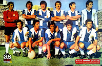 R. C. D. ESPAÑOL DE BARCELONA - Barcelona, España - Temporada 1974-75 - Bertomeu, Ramos, Ortiz Aquino,  De Felipe, Ochoa y Molinos; Manolín Cuesta, Solsona, Amiano, Marañón y Ferrer - 11º en la Liga de 1ª División, con José Emilio Santamaría de entrenador