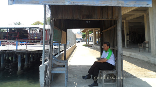 Tempat menunjukkan tiket perahu