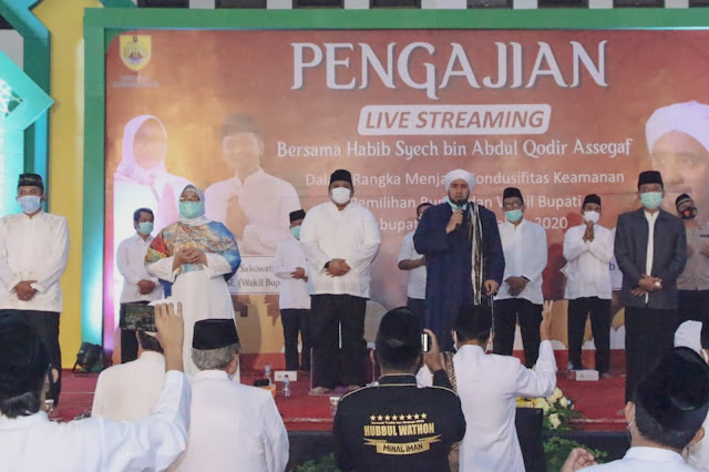 Kusdinar Untung Yuni Sukowati Hadiri Pegajian Bersama Habib Syech bin Abdul Qodir Assegaf di Sragen.lelemuku.com.jpg