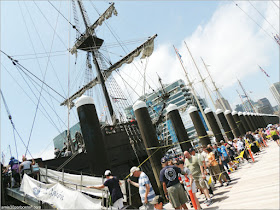 Fan Pier en el Puerto de Boston: Colas en El Galeón Andalucía