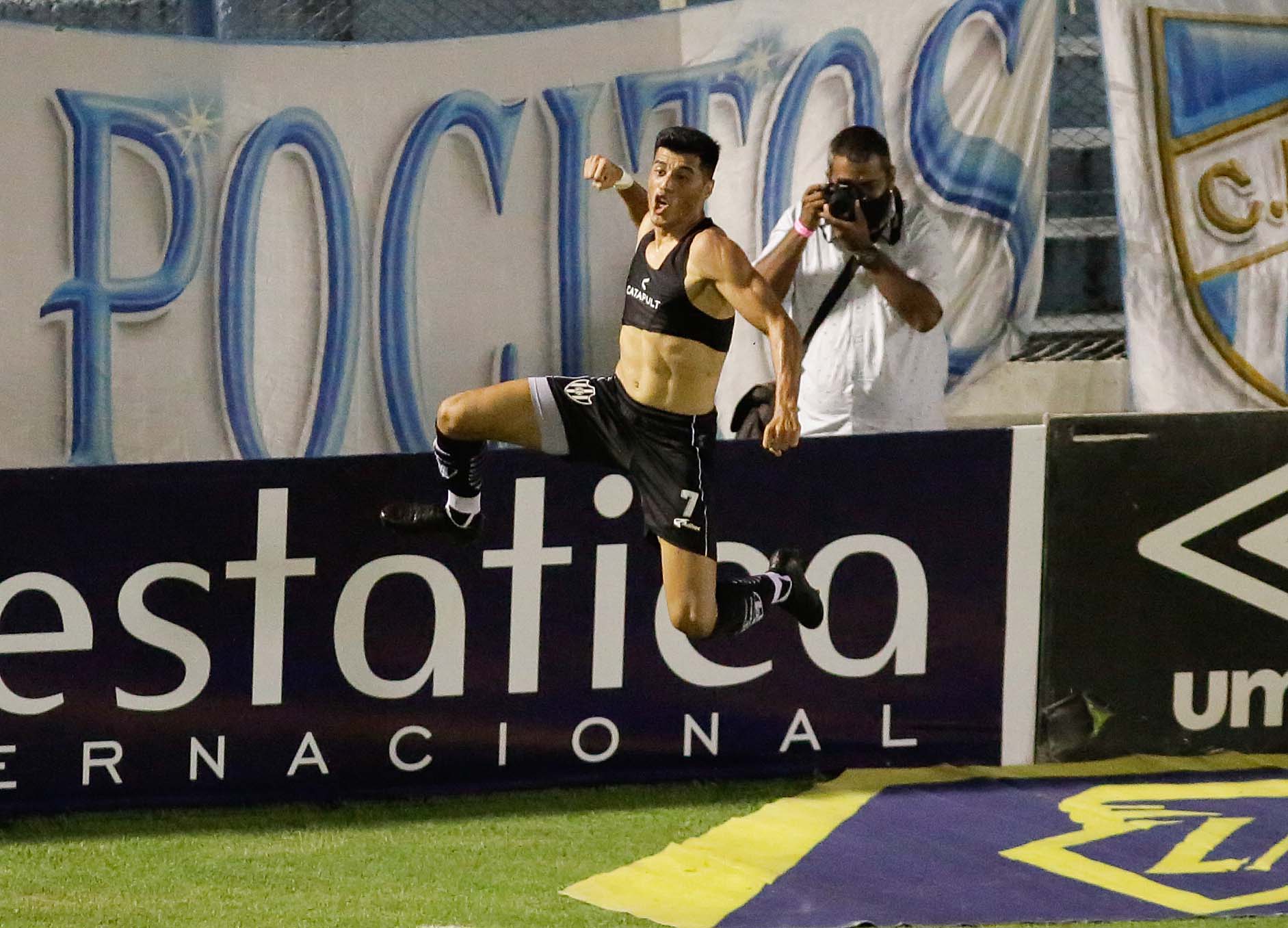 Central Córdoba festejó en Tucumán tras ganar con un golazo de Sequeira sobre el final