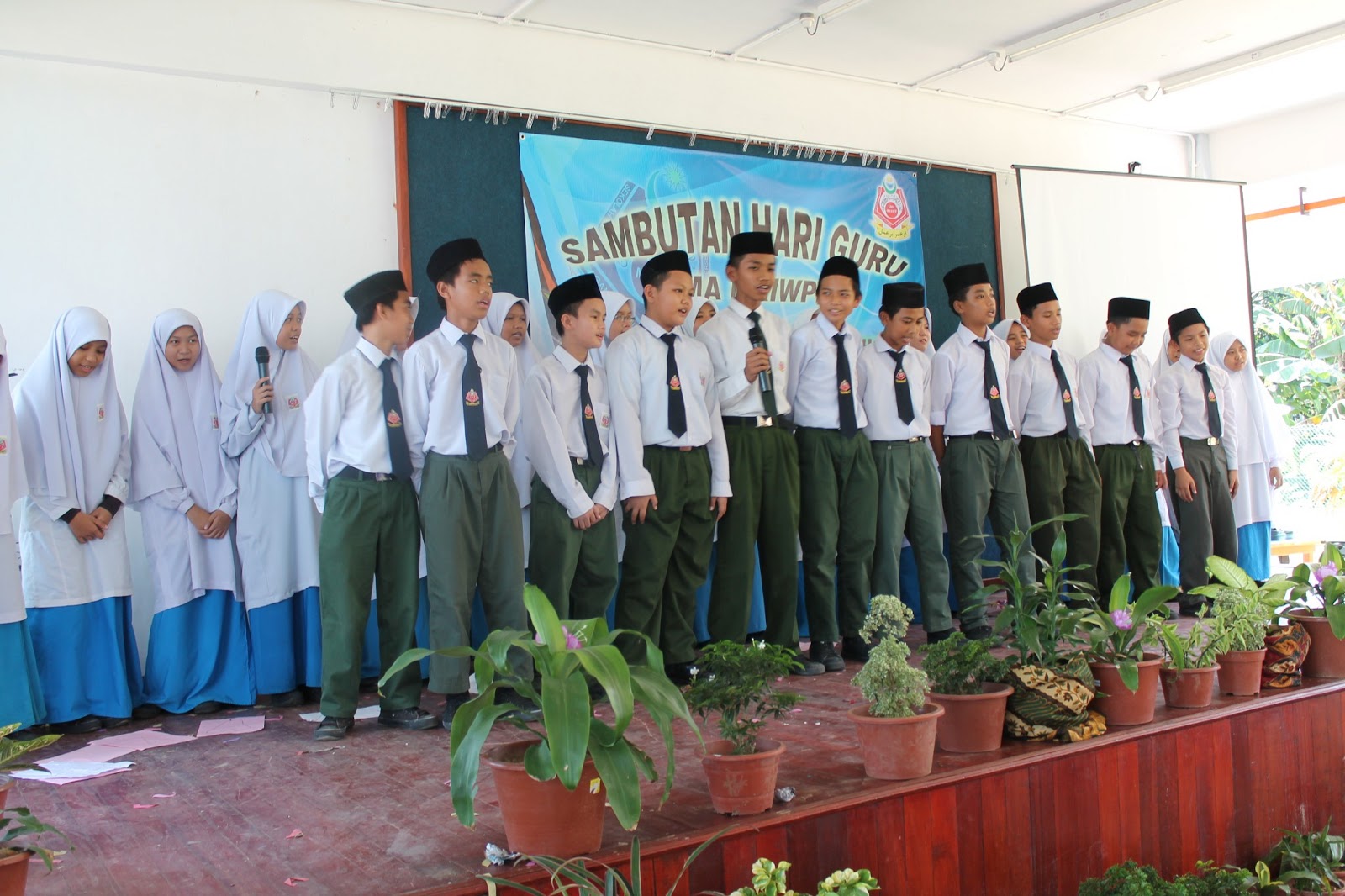 WARNA WARNI SAMBUTAN HARI GURU 2013  Sekolah Menengah 