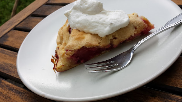 traditional Irish apple blackberry pie 