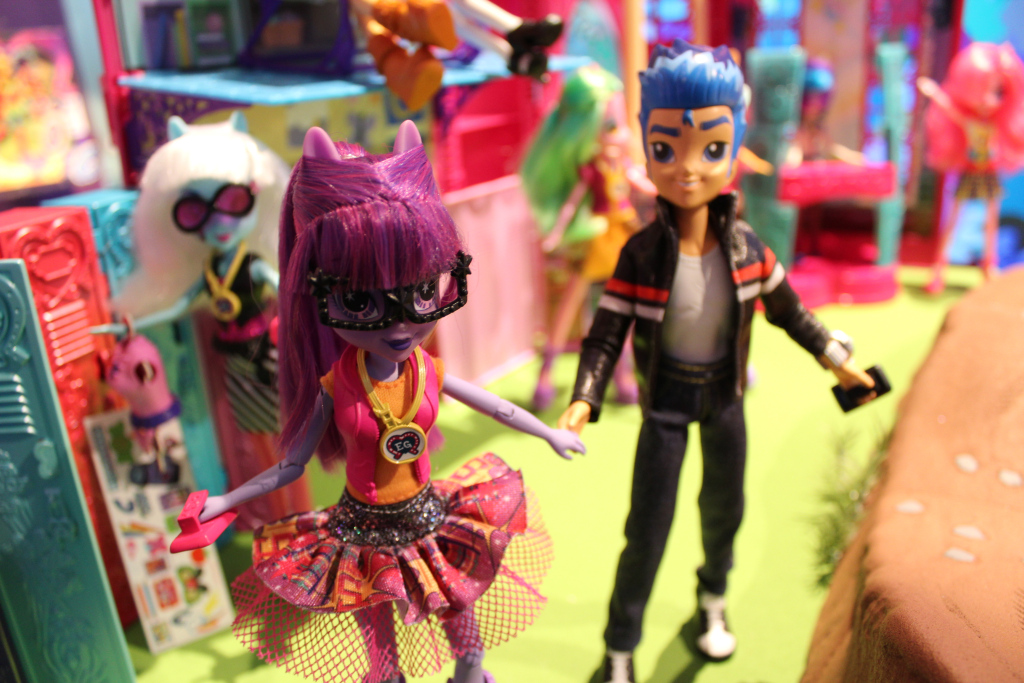 Equestria Girls Twilight Sparkle and Flash Sentry Dolls at NY Toy Fair 2015