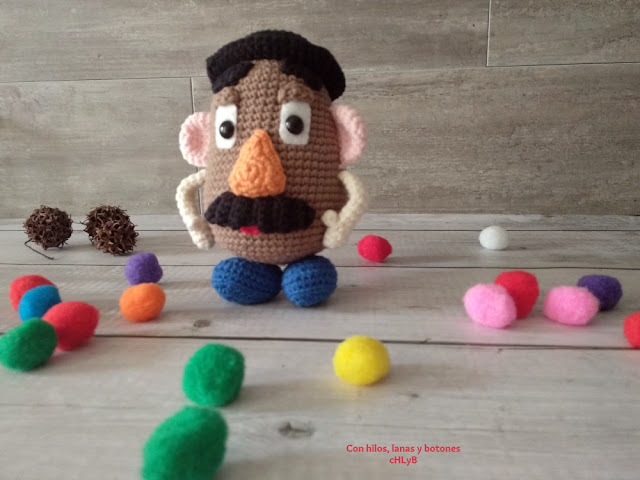 Con hilos, lanas y botones: Mr Potato amigurumi (patrón de Descabdello)