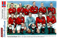 SELECCIÓN DE NORUEGA - Temporada 1957-58 - Björn Borgen, Kjell Kristianssen, Per Kristoffersen, Thorbjorn Svenssen, Harald Hennum y Gunnar Thoresen; Arne Legernes, Arne Bakker, Asbjorn Hansen, Edgar Falch y Tore Halvorsen - SUECIA 5 (Gunnar Gren, Jan Ekstrom, Agne Simonsson 2, Gosta Sandberg) NORUEGA 2 (Gunnar Thoresen, Harald Hennum) - 13/10/1957 - Partido amistoso - Solna, Estocolmo, Suecia, estadio Rasunda