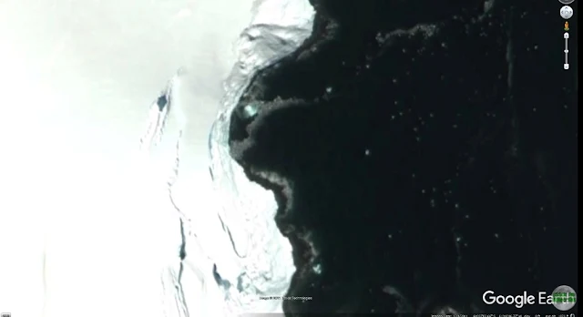 Screenshot of the silver metallic UFO in Antarctica.