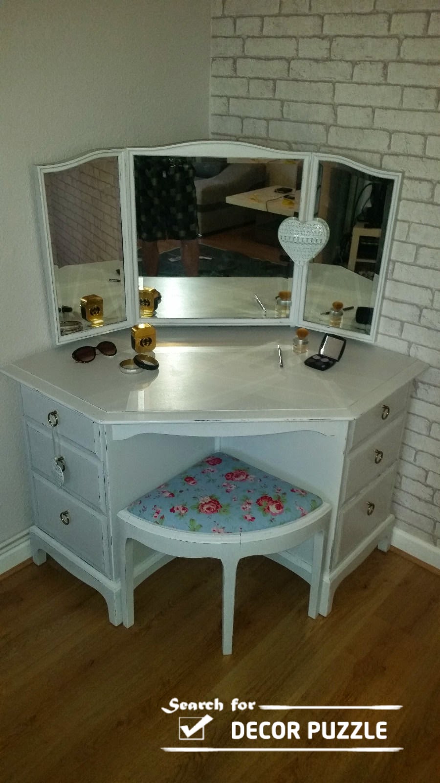 Unique modern corner dressing table designs for small bedroom