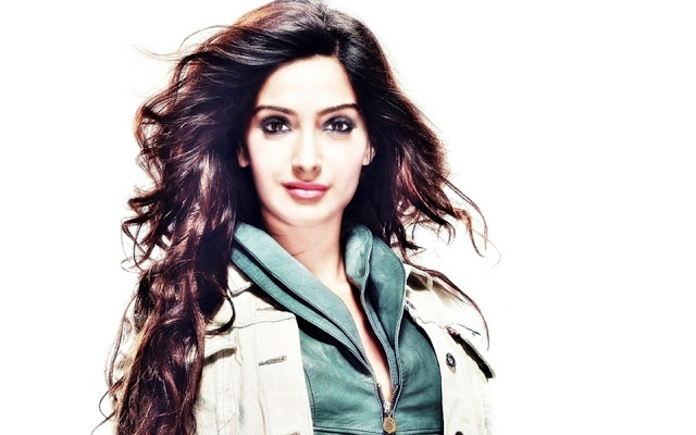 Actress Sonam Kapoor HD wallpapers Pics Profile Bio Wiki